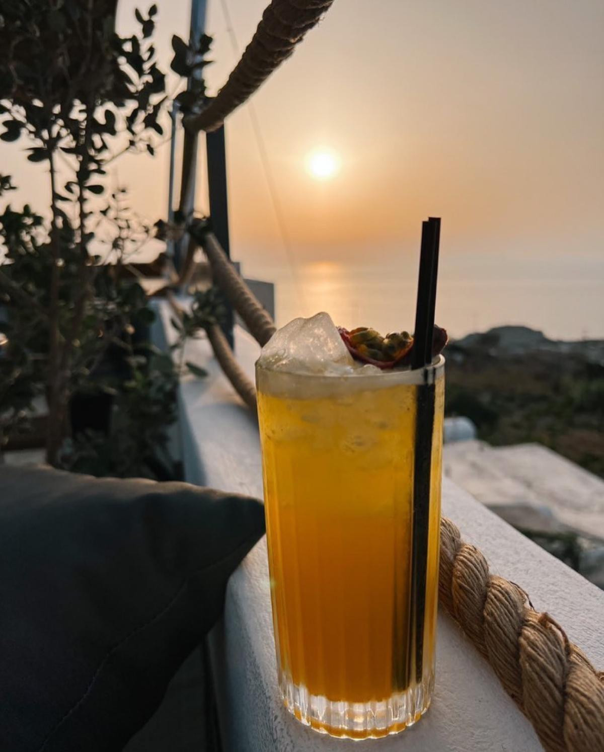 Tephra cocktail bar, Santorini Oia Online Reservations e